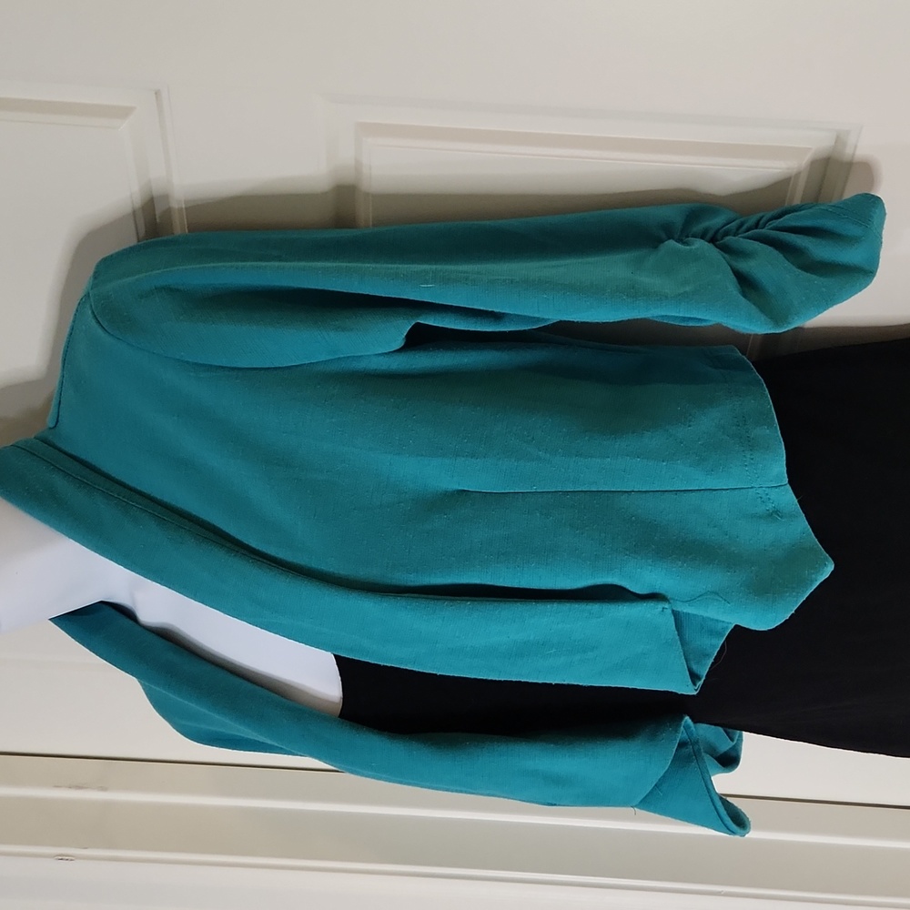 Open Front Cropped Jacket - Picture 2 of 7